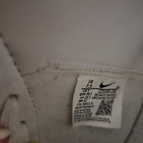 Nike White Sneakers - Picture 5 of 6